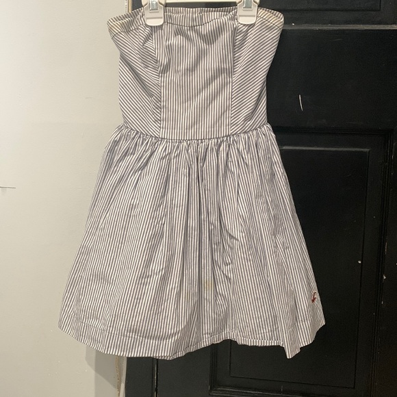 Hollister, size XS womens, strapless dress, great for tween/ teens - Picture 1 of 3